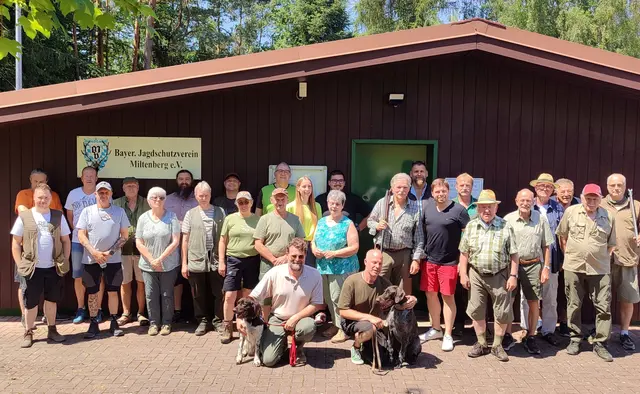 Gruppenbild der Teilnehmer und Helfer mit Landrat Björn Bartels | Foto: BJV Miltenberg