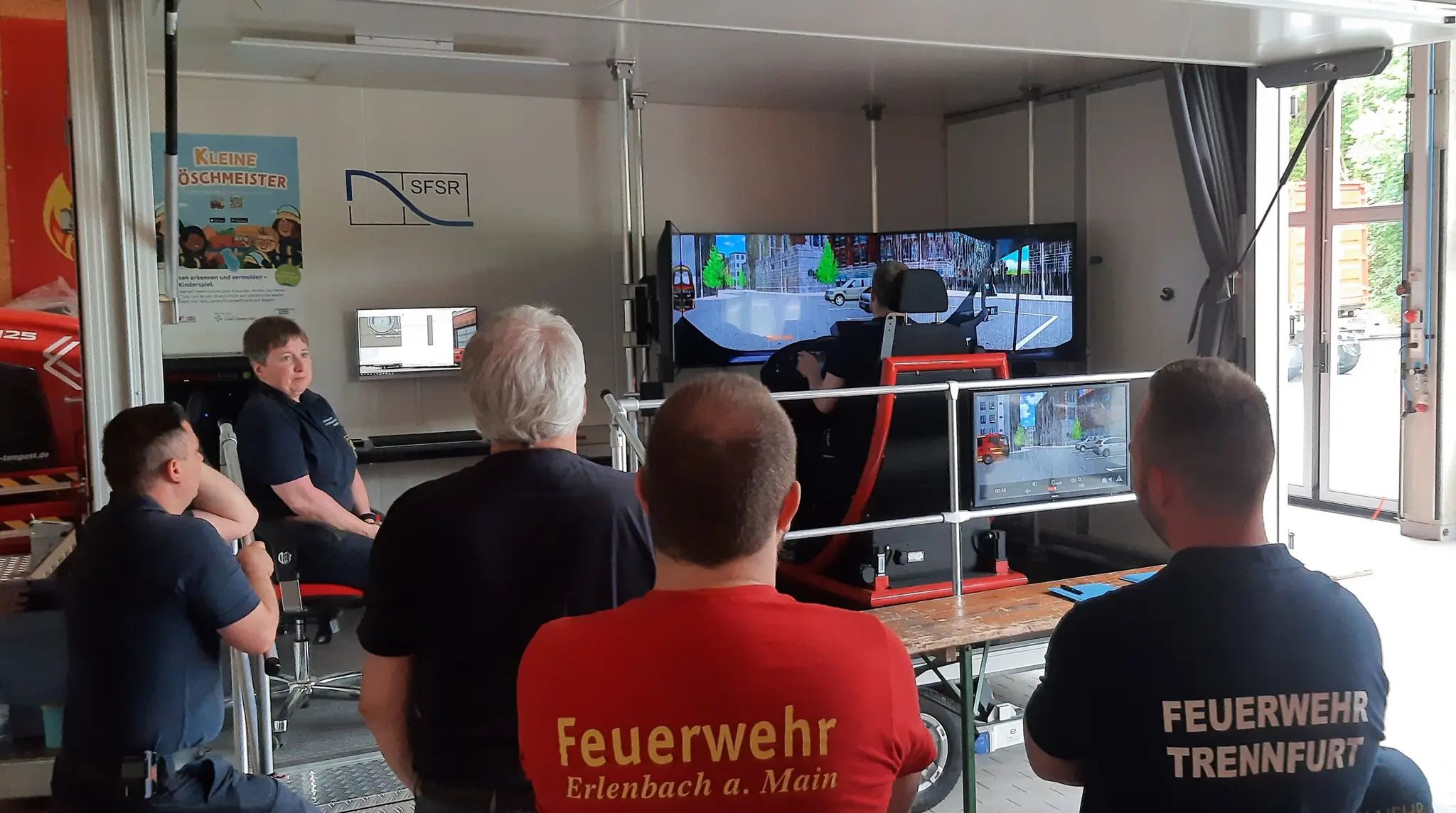 Sicher-ans-Ziel-THW-Miltenberg-trainiert-Einsatzfahrten-im-Simulator