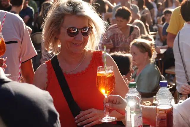 Wer durch die Gassen ging, spürte es: Amorbach leuchtete, klang, schmeckte, duftete und erzählte. Ein Abend, der die Stadt in all ihren Farben zeigte – ernst und verspielt, alt und jung, still und lebendig. Ein Abend, der bleibt.