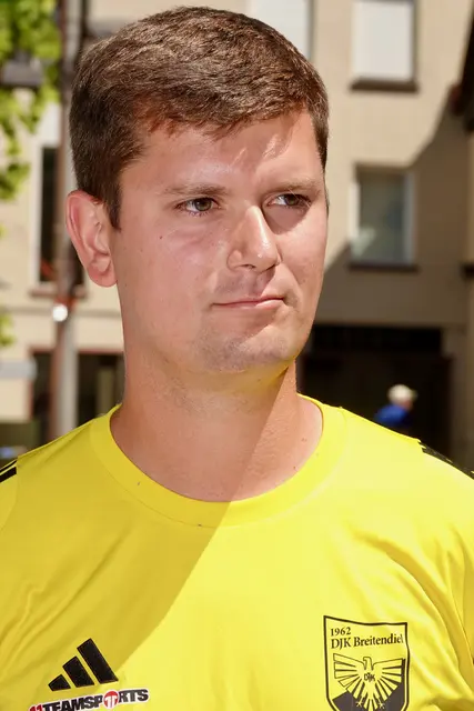 Thomas Ittinger aus Breitendiel: „Die Generation Z bringt frischen Geist in den Sport“ 

Breitendiel. Thomas Ittinger, Sport-Betreuer aus Breitendiel, blickt mit Anerkennung und Zuversicht auf die Einstellung der Generation Z zu Sport, Lebensgefühl und Mentalität. Statt in das oft bemühte Klischee einer bequemen oder unverbindlichen Jugend einzustimmen, betont er die Chancen, die junge Menschen heute in Vereine, Teams und Trainingsgruppen einbringen.  Foto Roland Schönmüller