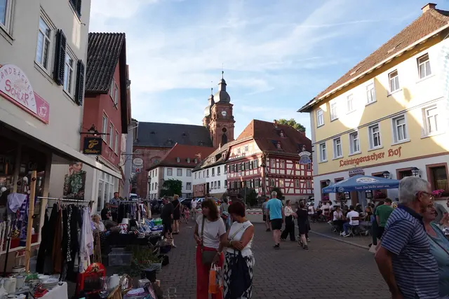 Blick zur St. Gangolf-Kirche in Amorbach.