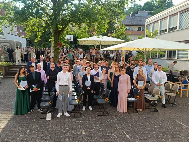 Insgesamt 59 Absolventinnen und Absolventen nahmen am 08.07.2026 ihre Zeugnisse der Fachhochschulreife entgegen.
