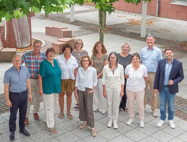 Verabschiedungen und Jubiläen im Miltenberger Schulamt mit (von links) Schulamtsdirektor Ulrich Wohlmuth, Horst Kern (Personalratsvorsitzender), Renate Dietz, Ruthild Marschner-Ehras, Barbara Wollbeck, Birgit Lederer, Christine Straub, Ute Wengerter, Erika Kaufmann, Ellen Rollmann, Schulamtsdirektor Harald Frankenberger und Landrat Björn Bartels.  | Foto: Winfried Zang