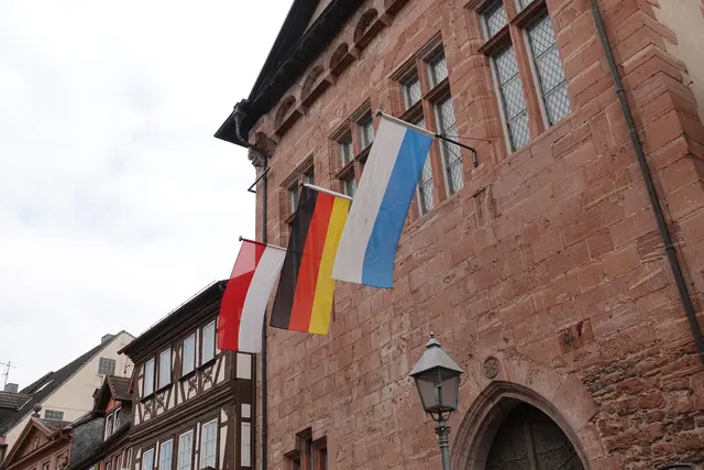 Für Kenner Miltenbergs bot der Abend  im alten Rathaus zahlreiche Wiedererkennungsmomente; für neue Leserinnen und Leser öffnete sich ein reiches Panorama lokaler Geschichte.