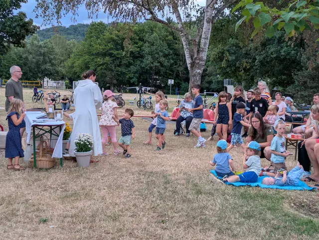 Spielplatzgottesdienst in Rück-Schippach - Agapefeier