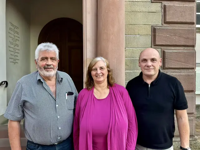 Gerhard Kleinböck (stv. Aufsichtsratsvorsitzender der AWO Neckar-Odenwald gGmbH), Gabriele Teichmann (Aufsichtsratsvorsitzende der AWO Neckar-Odenwald gGmbH), Daniel Born (Geschäftsführer der AWO Neckar-Odenwald gGmbH)  | Foto: AWO Neckar-Odenwald gGmbH
