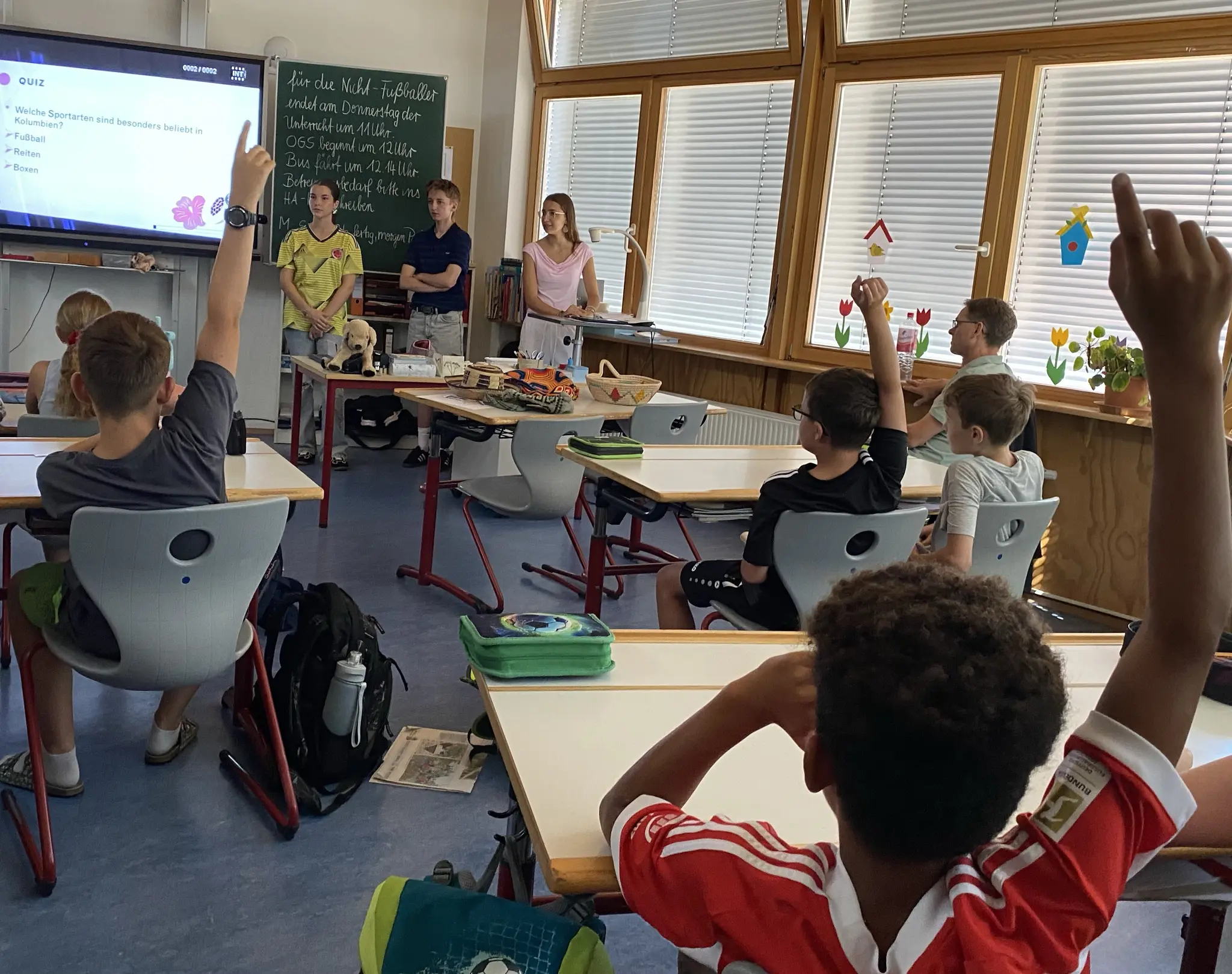P-Seminar-Weg-der-Hoffnung-besucht-Gotthard-Grundschule