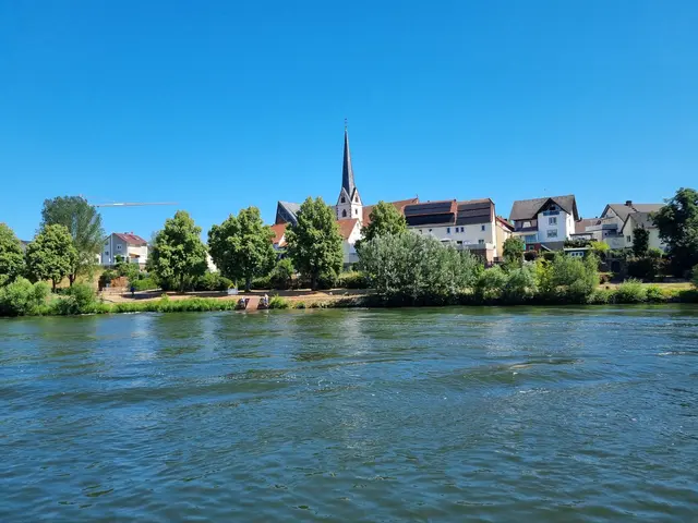 Blick auf Erlenbach vom Main aus bei der Bootsfahrt mit dem Erlenbacher Wassersportclub | Foto: Stadt Erlenbach