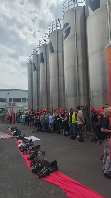 Protest vor dem Magna-Werk in Dorfprozelten am 17. Juni. | Foto: Marcus Schuck
