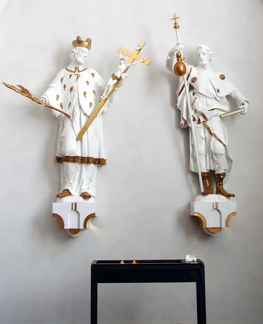 Der Hl. Jakobus d.Ä. ist der Patron der Miltenberger Stadtpfarrkirche (Bildnis rechts) | Foto: Martin Winkler