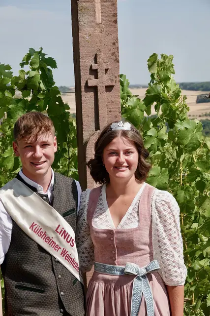Sie repräsentieren Külsheim und die hiesige Weinkultur: Linus Gehrig und Emilia Grimm - die Weinhoheiten  aus der romantischen Brunnenstadt.