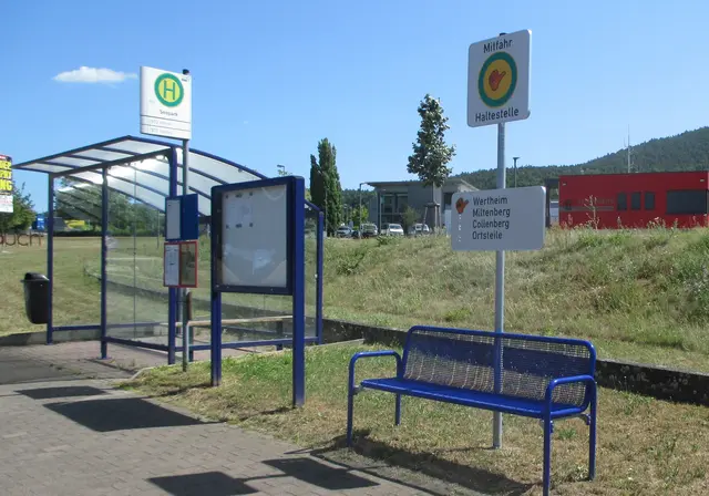 Die Mitfahrbank am Kreisel