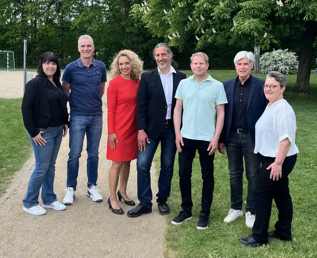 Die Fraktion der Unabhängigen Bürgervereinigung - UBV Elsenfeld
von links nach rechts:
Sabine Wolf, Rudi Thorwart, Carmen Stripp, Thomas Becker, Marco Wolf, Berthold Oberle, Ulrike Franz