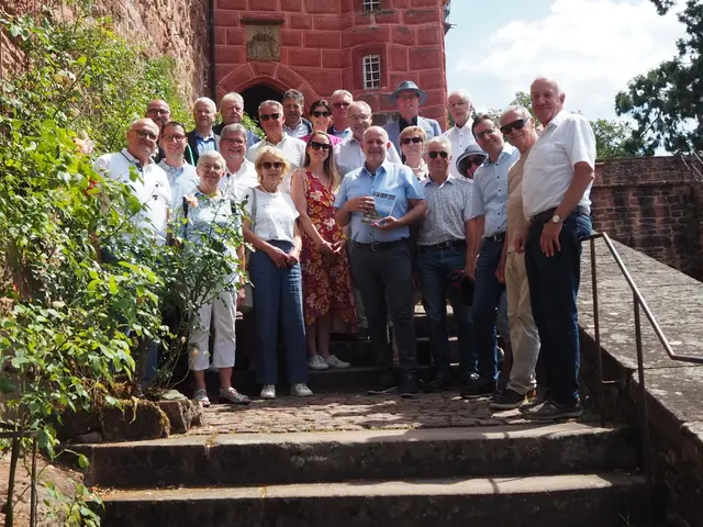 Treffen der ehemaligen Bürgermeister des Neckar-Odenwald-Kreises (mit Begleitung) auf Schloss Zwingenberg.

 | Foto: Schlossfestspiele