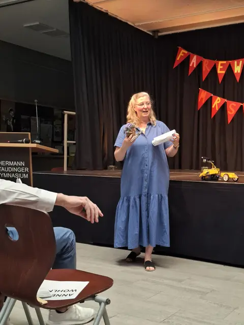 Annette Wohlmann bedankt sich für alle die Geschenke | Foto: V. Nunner