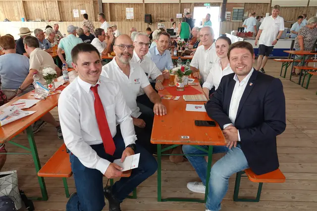 Prominenz  beim Fest der BRK Bereitschaft Eichenbühl