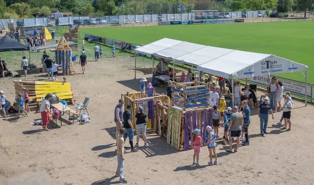 Blick von oben auf das Gelände des Abenteuerspielplatzes in Niedernberg.  | Foto: Winfried Zang