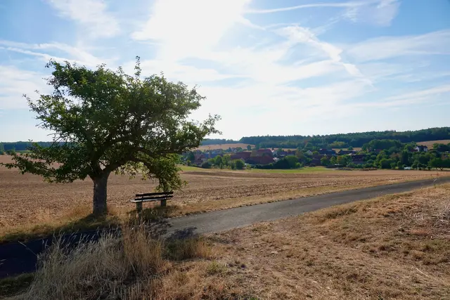 Blick auf Wenschdorf am frühen Augustmorgen.