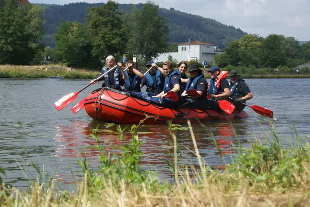 Die manuelle Fortbewegung auf dem Wasser war ein Ausbildungsschwerpunkt. | Foto: THW Miltenberg
