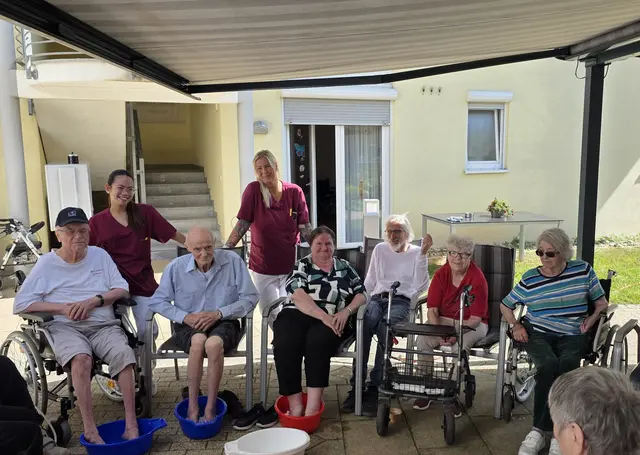 Gute Ideen, wie man die Hitze gut übersteht hat das Fachpersonal des ASB Seniorenzentrum am Rühlingshof in Buchen mit den Senior:innen. | Foto: ASB Region Heilbronn-Franken