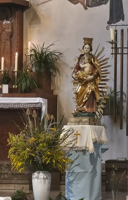 Mutter Gottesstatue in der Pfarr und Wallfahrts-Kirche zur Mutter Gottes auf dem Holderstock in Schneeberg | Foto: Erika Büchler