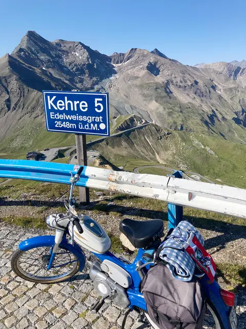Kehre 5 Richtung Edelweiß-Spitze inklusive Kopfsteinpflaster.
 Foto: Martin Hahn