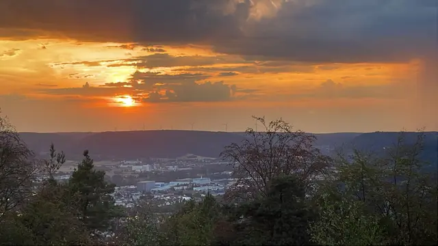 Blick vom Sommerberg auf Miltenberg und das Maintal am Abend 