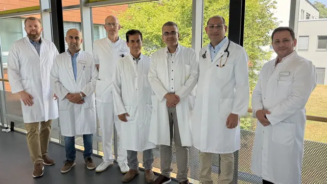 Das neue Team der Inneren Medizin am Standort Buchen v. l. n. r. Intensivmediziner Sergej Tarasov, Oberarzt William Sultan, Oberarzt Dr. med. Christian Löser, Leitender Oberarzt Dr. med. Belal Al Hamdan, Chefarzt Majd Hasan, Oberarzt Najwan Al Khayer (Sektionsleiter Kardiologie), Oberarzt Abdullah Kaddah.

 | Foto: Neckar-Odenwald-Kliniken