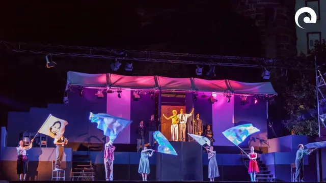 Das Musical „Evita“ von Andrew Lloyd Webber und Tim Rice auf der großen Bühne.
 | Foto: Emilia Horpácsi