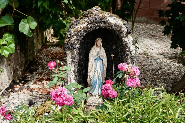 Lourdes-Madonna in Heppdiel im einstigen Anwesen von Erich Berberich (ehemaliger Mesner) 
