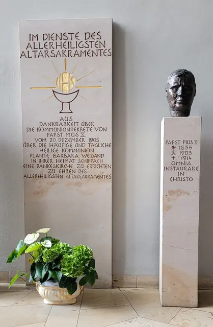 Stele 'Papst Pius X' in der St.-Pius-Kirche, Pfarrei St. Pius Rück-Schippach