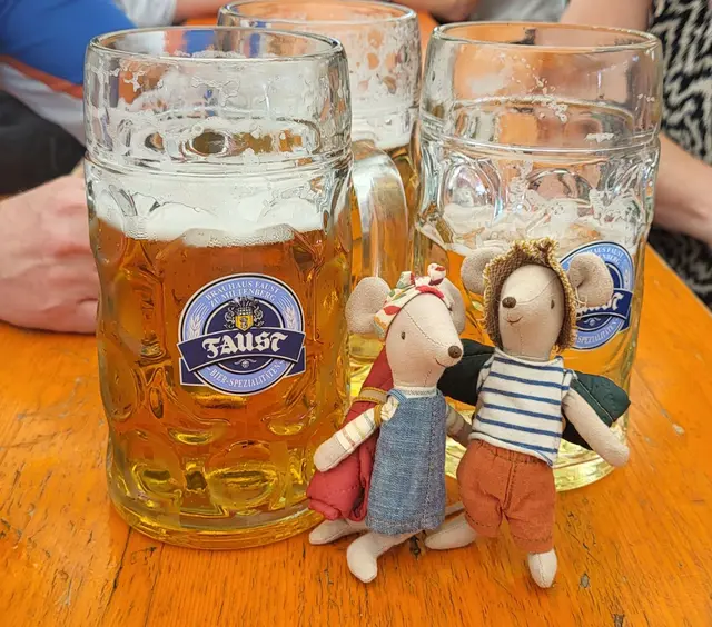 Die OWK-Wandermäuse Olli und Wanda waren ebenfalls begeistert von Wanderung und Einkehr im Festzelt | Foto: Josef Eck