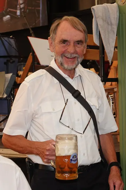 "Adel verpflichtet!" - Miltenbergs "Messe-König", Moderator, Musiker der Stadtkapelle , Altbürgermeister Joachim Bieber.