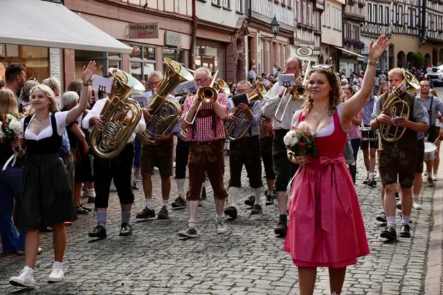 Die Michaelismesse 2026 war ein Fest der Sonne, des Spätsommers, der Begegnungen und der Freude. Ein harmonisches, humorvolles Volksfest, das eindrucksvoll zeigte, wie stark die Region ist, wenn sie zusammenkommt und gemeinsam feiert.
