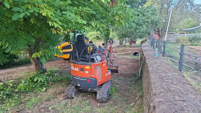 Arbeiten auf dem Außengelände des Hauses für Kinder. | Foto: Markt Sulzbach a.Main