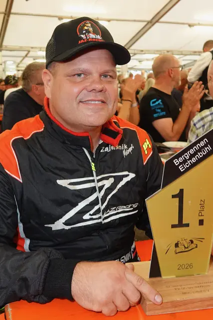 Gesamtsieger des diesjährigen Eichenbühler Bergrennens wurde zum vierten Mal in Folge Patrik Zajelsnik im Nova Proto NP01. Zajelsnik bestätigte damit seine Ausnahmestellung im deutschen und europäischen Automobil-Bergrennsport. Foto: Roland Schönmüller 