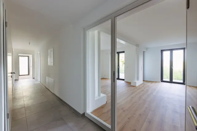 Wohnung 1: Souterrain mit Garten