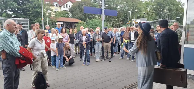 Die Ankunft am Bahnhof und die erste, spannende Frage: Sind wir in Obernburg? Oder in Elsenfeld? | Foto: Walter Wölfelschneider, HVV Obernburg