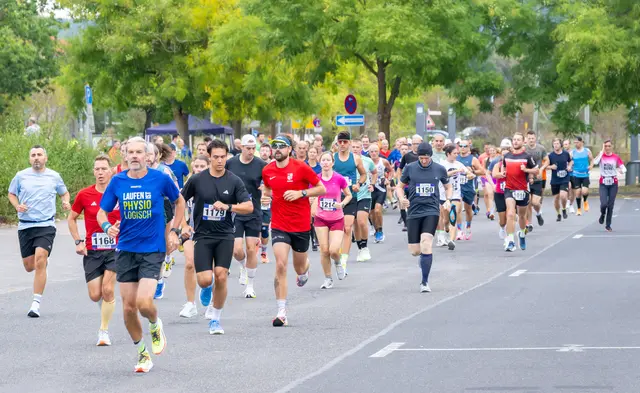 Ein beeindruckendes Starterfeld ging auf die Zehn-Kilometer-Laufstrecke. | Foto: Winfried Zang