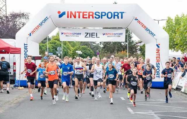90 Läuferinnen und Läufer starteten beim Jedermann-Lauf des Landkreis-Lauftags in Elsenfeld. | Foto: Winfried Zang