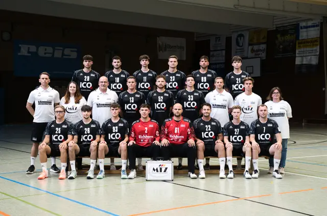 Hintere Reihe von links: Jesper Kunkel, Max Roos, Magnus Heinz, Leon Steinbrecher, André Göpfert, Ben Müller
Mittlere Reihe von links: Philipp Wollbeck (Trainer), Marianne Martin (Physio), Robert Schneider (TW-Trainer), Tobias Raab, Till Szanto, Thomas Keck, Tobias Milde (sportlicher Leiter), Kilian Haas (Physio, Kerstin Hess (Betreuerin)
Vordere Reihe von links: Connor Scheuring, Urs Budde, Konstantin Knabe, Jonathan Bausch, Sandro Friedrich, Felix Grünbacher, Tom Müller, Nicolas Mohr