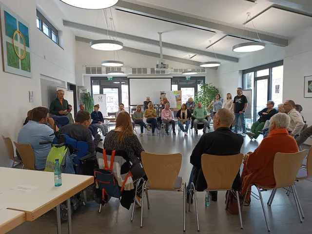 Bildung zur Demokratie: Im April 2025 treffen sich zahlreiche Bürgerinnen und Bürger aus dem Landkreis zu einem "Tag der Demokratie" in Trennfurt. Dort wird die Idee für eine Spielstraße und das "Fest der Demokratie" auf den Weg gebracht. | Foto: Christine Hartlaub