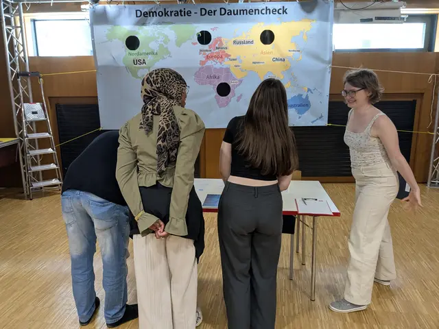 Spiele der Demokratie: Im Juni 2026 testen Schülerinnen und Schüler der Fachakademie für Sozialpädagogik die Großspiele zu den Werten der Demokratie. Die Rückmeldungen werden als Verbesserung aufgegriffen. | Foto: Joachim Schmitt