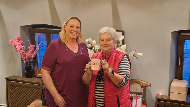 Ruth Schäfer (rechts) mit der Vors. Sabine Balleier | Foto: Johannes Eck