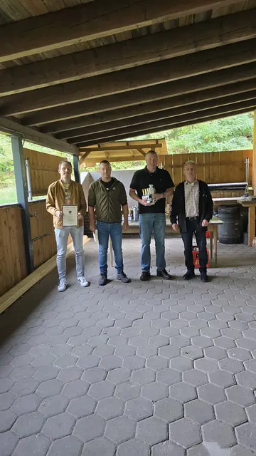 2. Platz Herren Mannschaft
Musik Verein Kleinwallstadt
von Links
Bernhard Knopp
Steffen Köhler
Wolfgang Büttner

 | Foto: H.K.