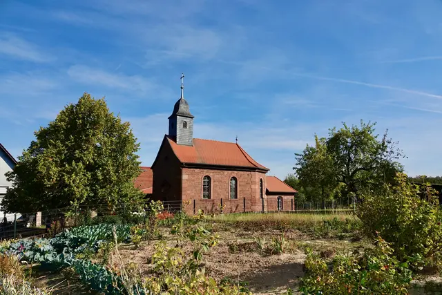 Am Sonntag, den 27. September 2026, feierte die Pfarreiengemeinschaft St. Antonius Erftal und Höhen das Patrozinium ihrer Filialkirche St. Michael – und zwar mit so viel Glanz und Gloria, dass selbst die Engel im Himmel Beifall geklatscht haben dürften.
