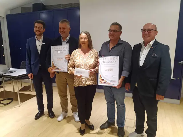 Übergabe des Sonderpreises „Demografischen Wandel gestalten“ an den Sozialkreis Sulzbach.