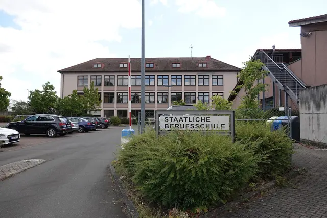 Berufsschule Miltenberg: eine überraschende, fast elegante Interimslösung zeichnet sich ab. Foto Roland Schönmüller 