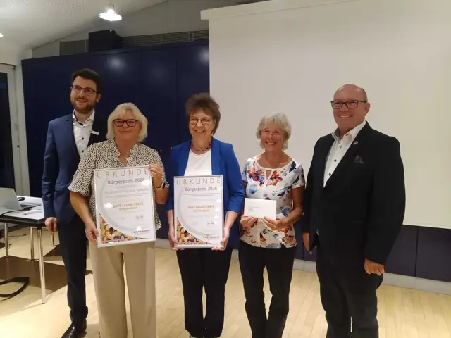 Übergabe des Sonderpreises „Demografischen Wandel gestalten“ an den Gute-Laune-Treff Großheubach.