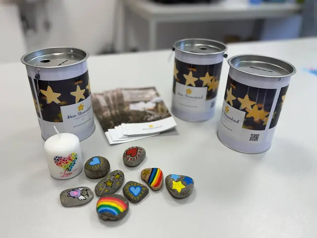 Spendenboxen, bemalte Steine, Kerzen und Flyer erhältlich in unseren Räumen in Kleinwallstadt | Foto: Mein Sternenkind Miltenberg